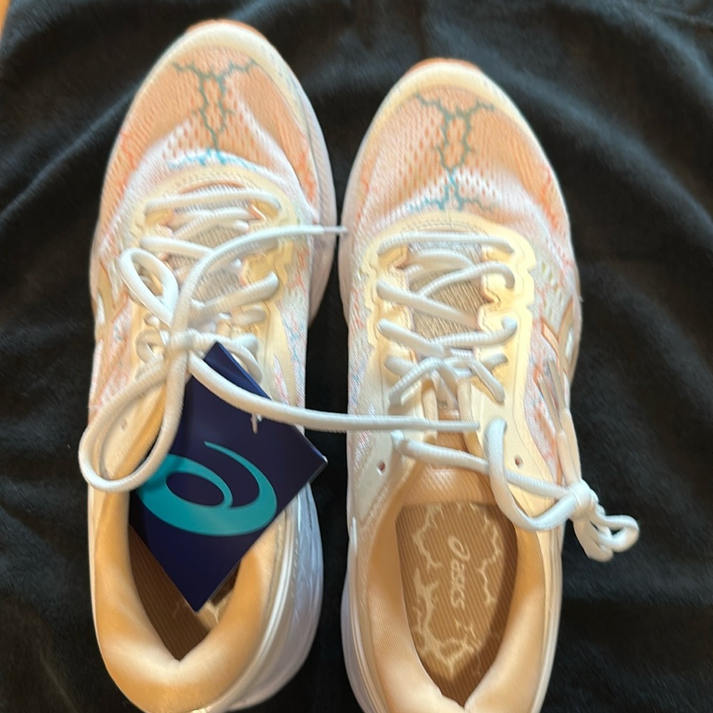 ASICS Dynamic Duomax athletic shoes.  NEW with tags. Size 9